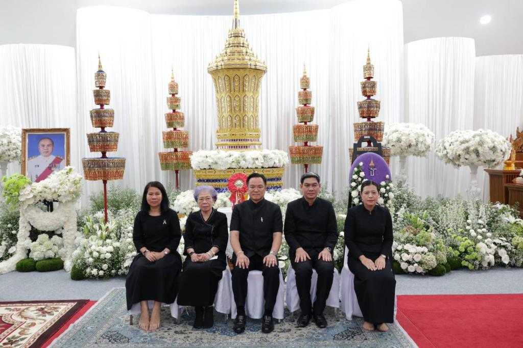 Deputy PM Anutin Visits Chiang Mai for Governor's Father's Funeral and Temple Visit