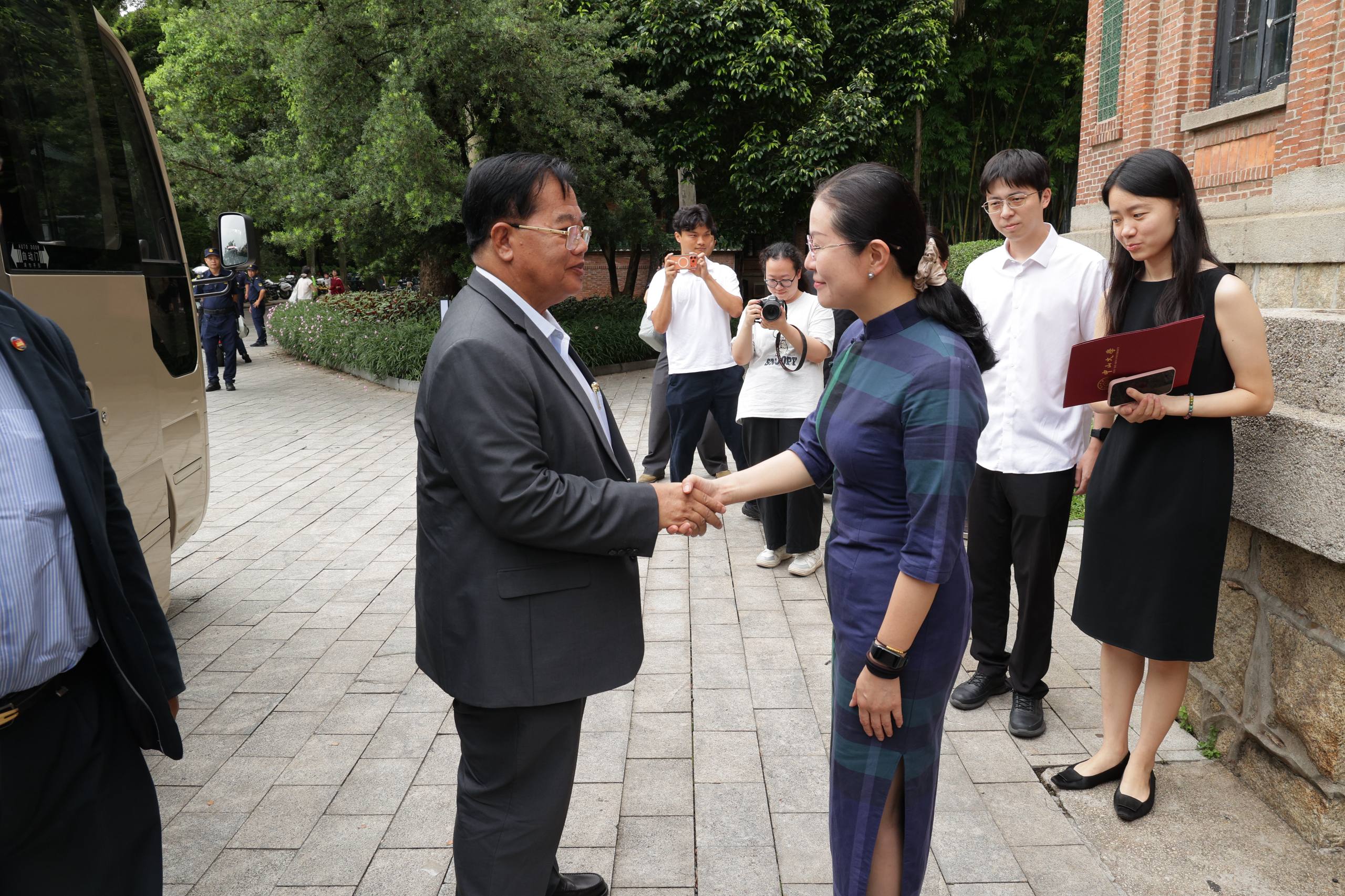 カンボジア特使、中国の名門・中山大学を視察 人的交流と学術連携強化へ