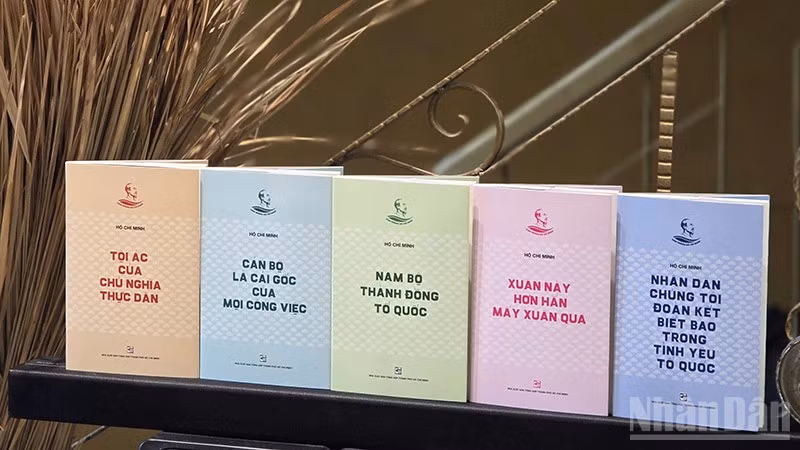 New Book Series 'Glory of Ho Chi Minh' Launched