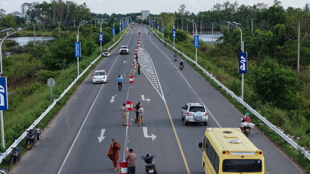 Cambodia Strengthens Traffic Control and Security for Pchum Ben Festival