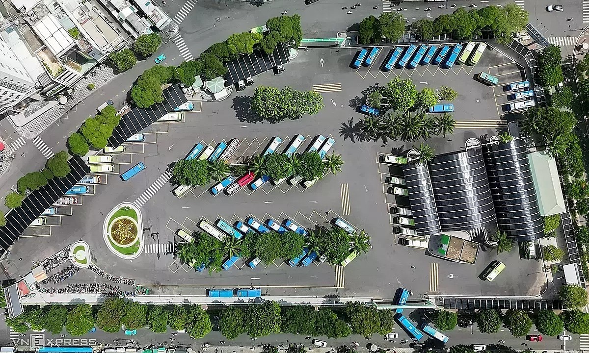 ホーチミン市、駐車場不足解消へ自動化タワー建設