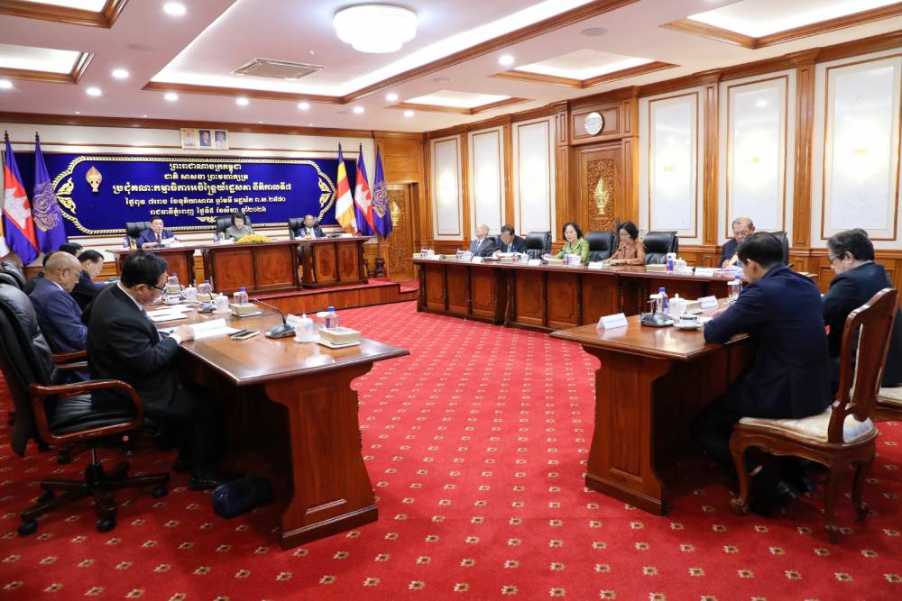カンボジア国会、区・町・村統治法改正案を専門委員会へ