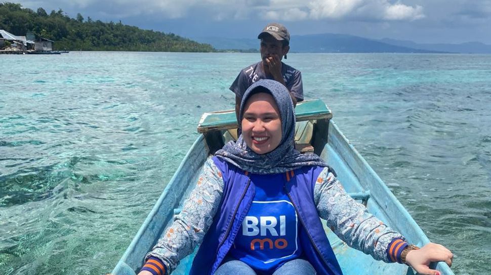BRI Officer Dedicates Herself to Maintaining Financial Access in Indonesia's Remote Islands