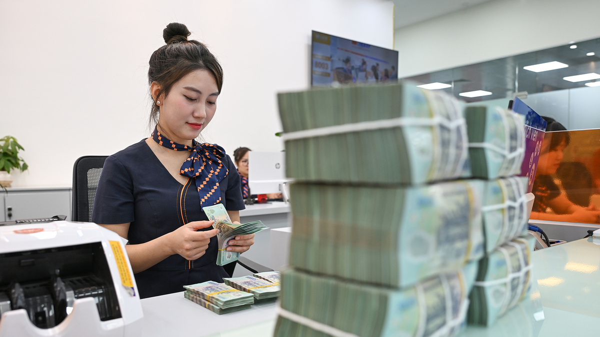 Vietnam Central Bank Urges Banks to Cut Deposit Rates to Boost Economy