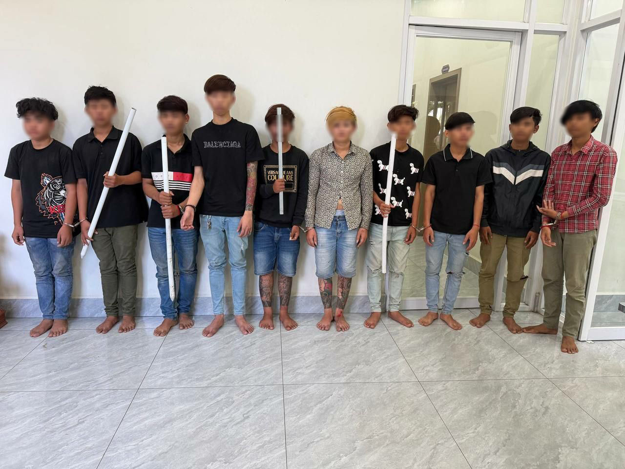 プノンペン、17人の容疑者公開 強盗・暴行事件で