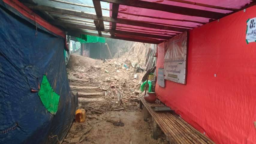 大雨でチャイティーヨーの山肌一部崩落、通行止めに