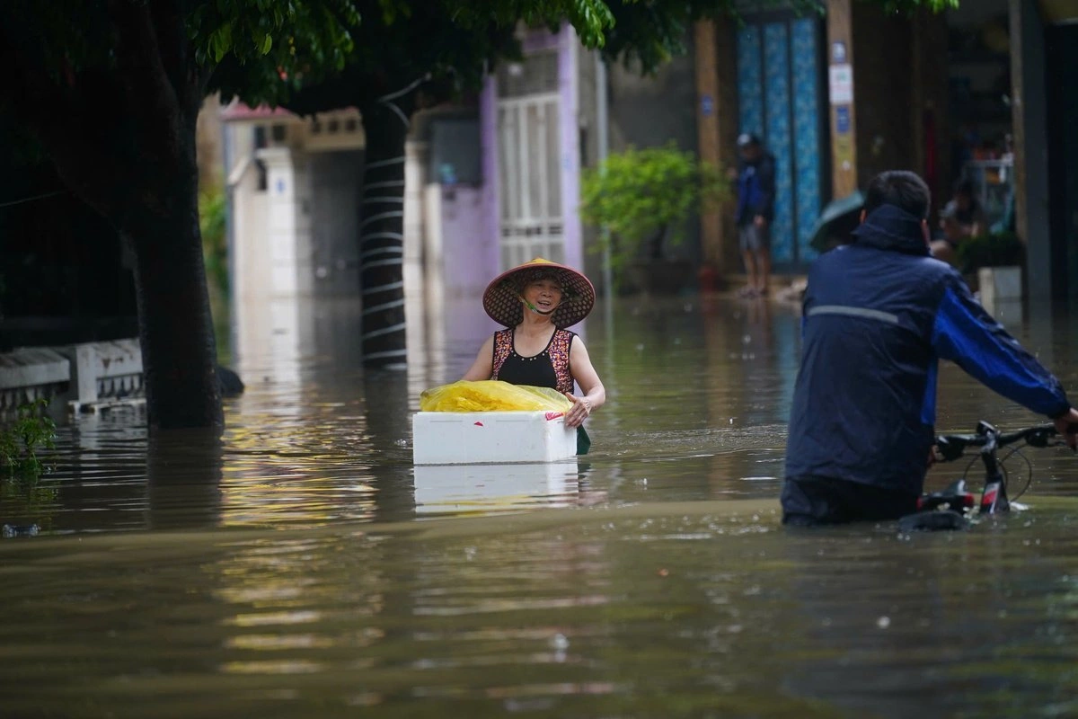 ハノイ、豪雨で水没 インフラ整備の遅れ露呈