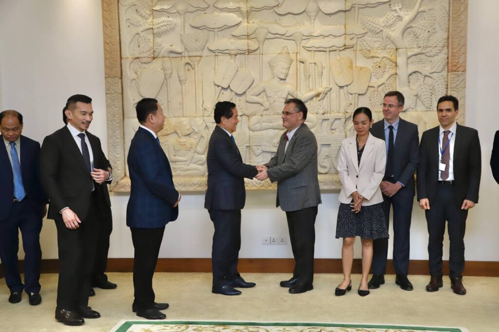 仏大統領訪印、カンボジアとの協力新時代へ