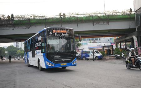 ジャカルタ、デモでトランスジャカルタ20路線に影響 午後6時まで運行変更