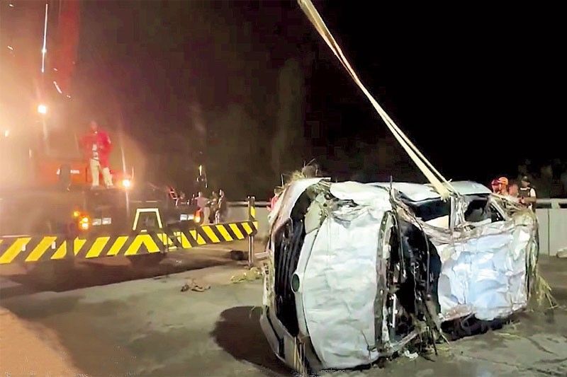タルラック橋崩落、犠牲者2人に 捜索続く