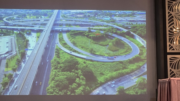 必ず来ます!高速道路 M8 ナコーンパトム~プランブリ間高速道路局、意見を聞くフォーラムを開設 南部地域の成長を支援するプロジェクトの調査と検討を進める