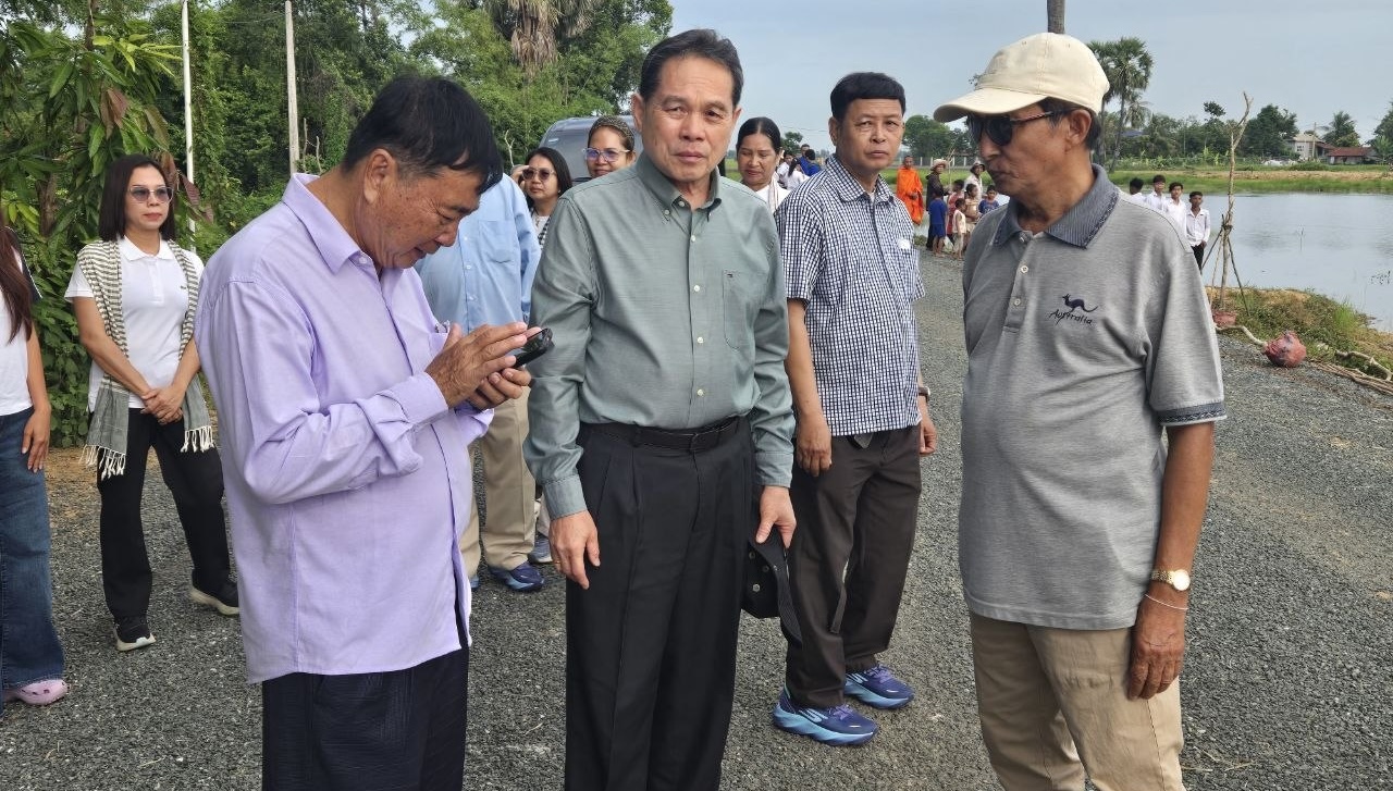 Cambodian Defense Ministry Official Promotes Tree Planting and Solar Streetlight Installation in Siem Reap