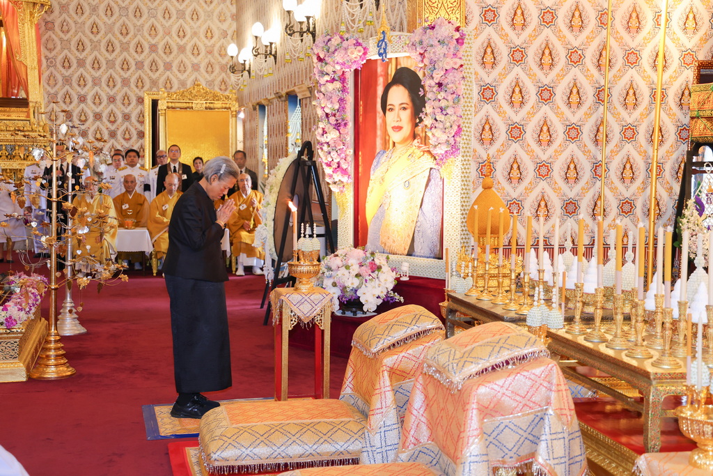 タイ財界の巨頭、故王太后の追悼法要に参列