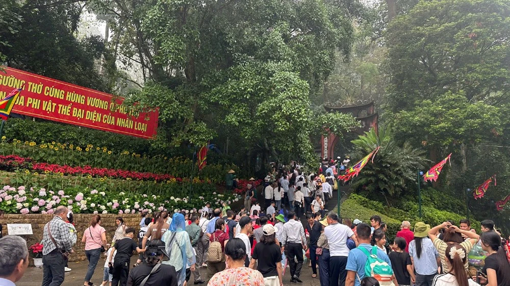 Ho Chi Minh Monument Erected at Hung Temple, Phu Tho Province, Symbolizing National Unity