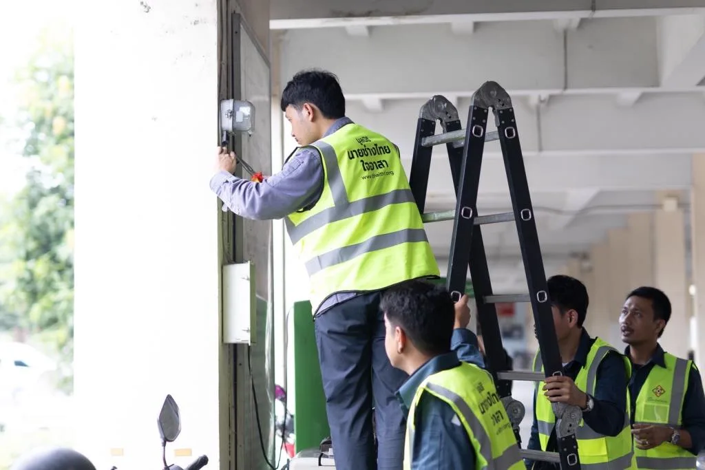 EGAT Dispatches Emergency Teams to Restore Power After Flood Damage in Thailand