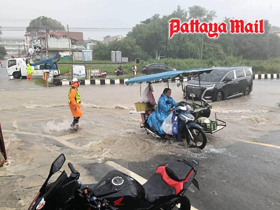 東パタヤ、豪雨で浸水深刻化 鉄道道路は通行止め