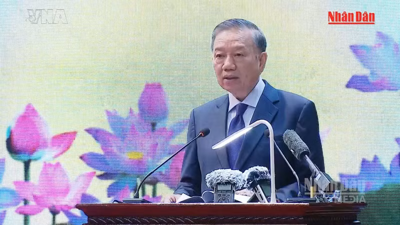 Top Leader Visits 308th Division, Emphasizing 'Uncle Ho's Soldiers' Image