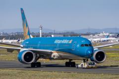 ベトナム航空機、ドイツで緊急着陸 燃料消費のため旋回