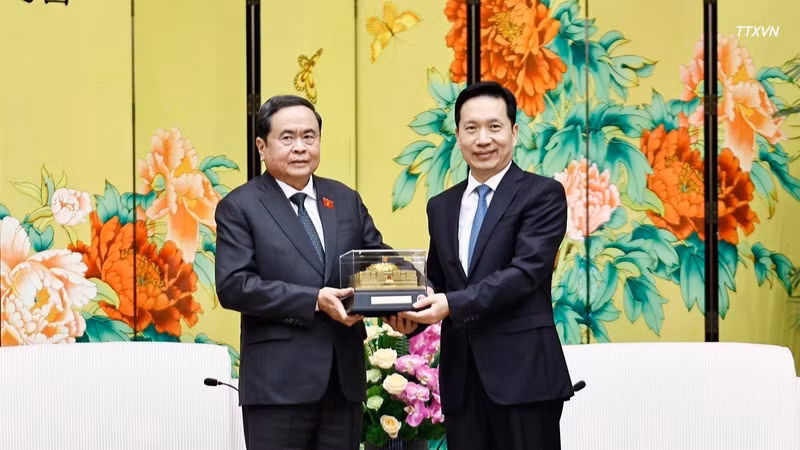 ベトナム国会議長、中国・陝西省党委書記と会談、経済協力強化を確認