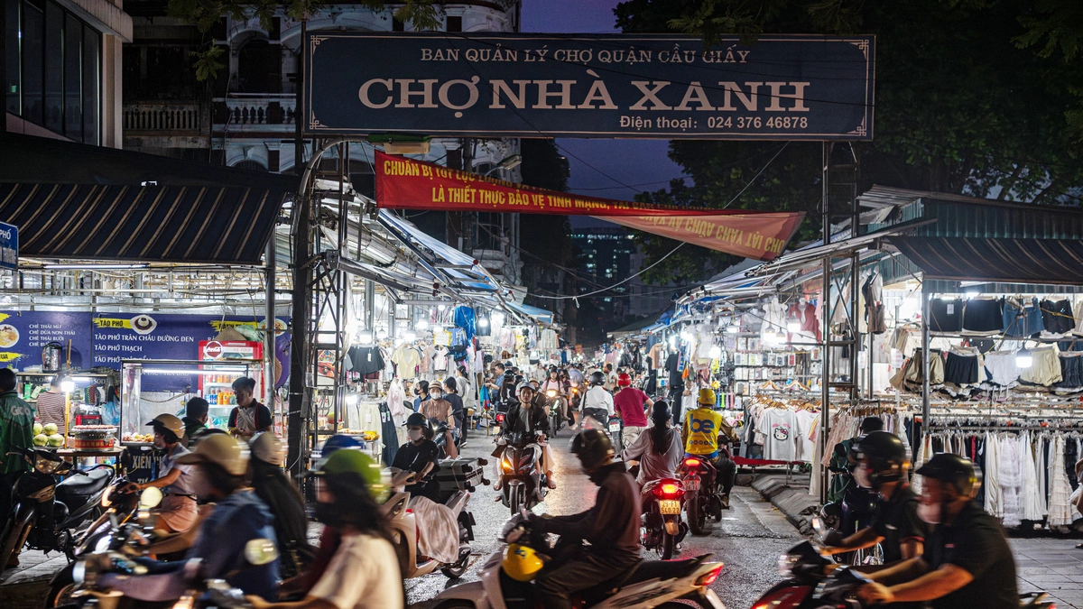Hanoi's 40-Year-Old 'Green Market' Faces Relocation Amidst Decay and Urban Development