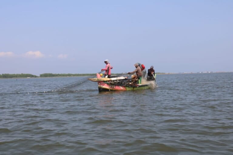 Bekasi Coastal Fishermen Struggle Amidst Severe Water Pollution, Declining Catches