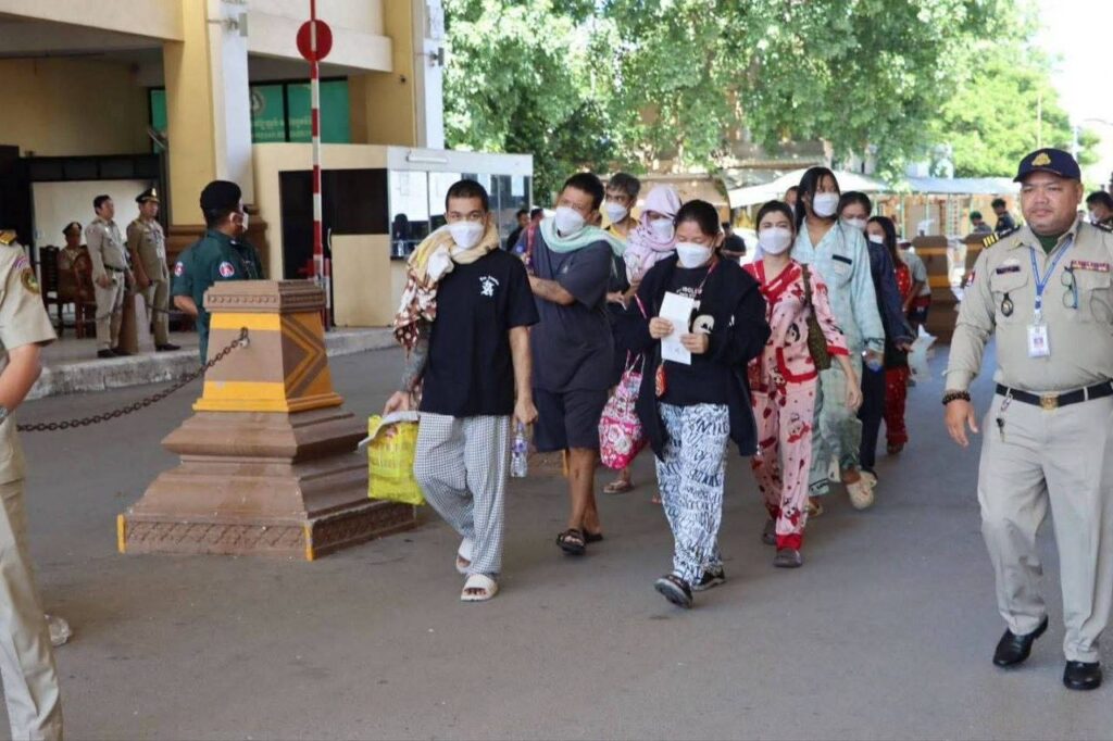 カンボジア、不法滞在タイ人11人を国外退去、帰国したカンボジア人32人を保護