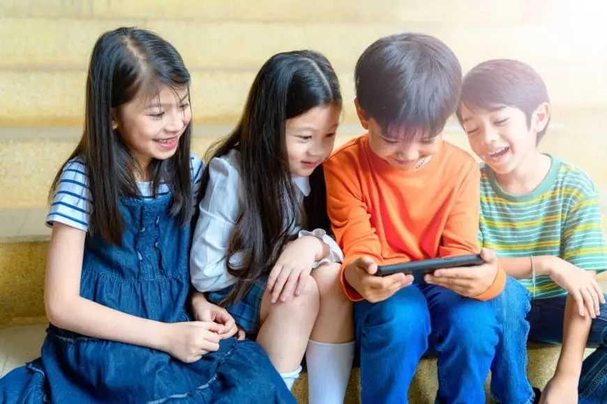 ベトナム、16歳未満のSNS利用制限を検討 - 子ども向けプラットフォーム開発も