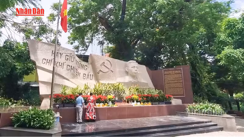 Ho Chi Minh City Residents Offer Tributes to Fallen Heroes Amidst Remains Excavation