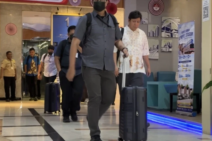 Indonesian Land Ministry Office Searched, KPK Seizes 3 Black Suitcases