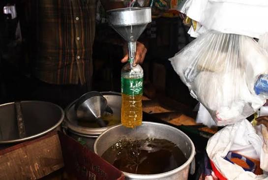 大統領は、モーターオイルと食用油が毎年輸入されているため、多額の外貨が費やされており、輸入を減らす方法を見つける必要があると述べた