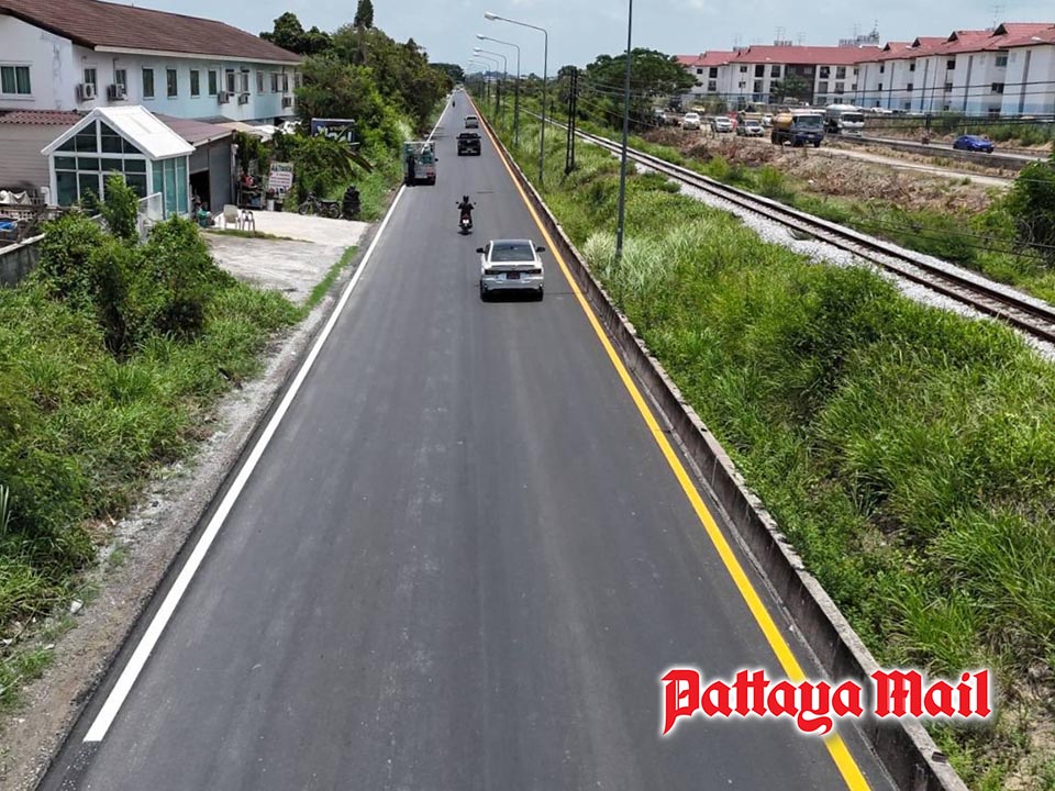 パタヤ市、鉄道沿いの道路改修が進行中―住民からは利便性向上を歓迎する声と粉塵への懸念も