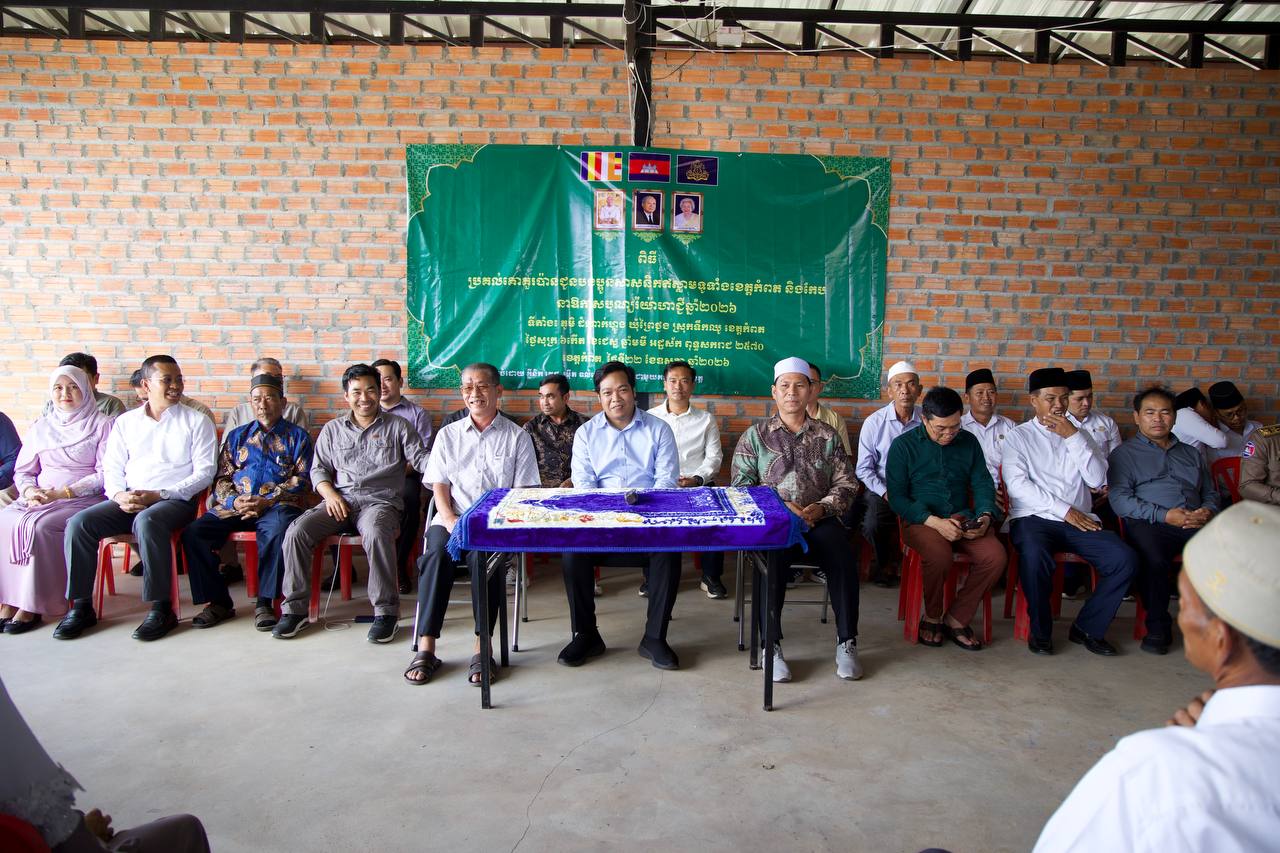 Cambodia Donates Livestock to Muslim Community, Emphasizing Religious Harmony and Development