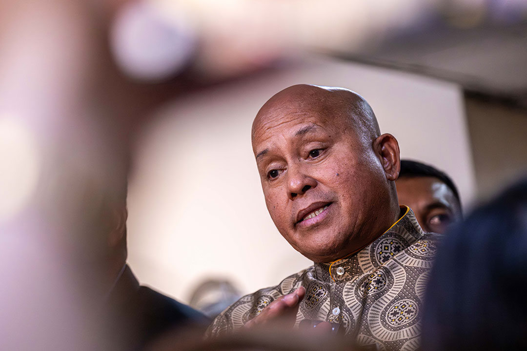 デラ・ロサ上院議員、逃亡継続 - 少数派は対話を要求、当局は懸賞金