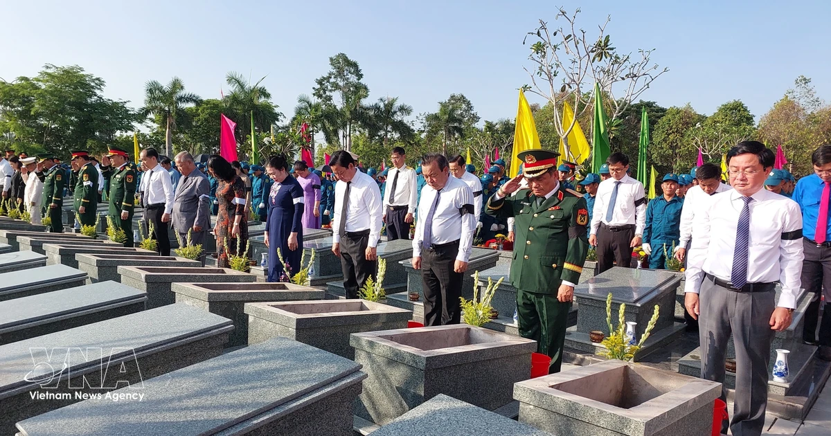Remains of 158 Vietnamese volunteer soldiers and experts repatriated from Cambodia