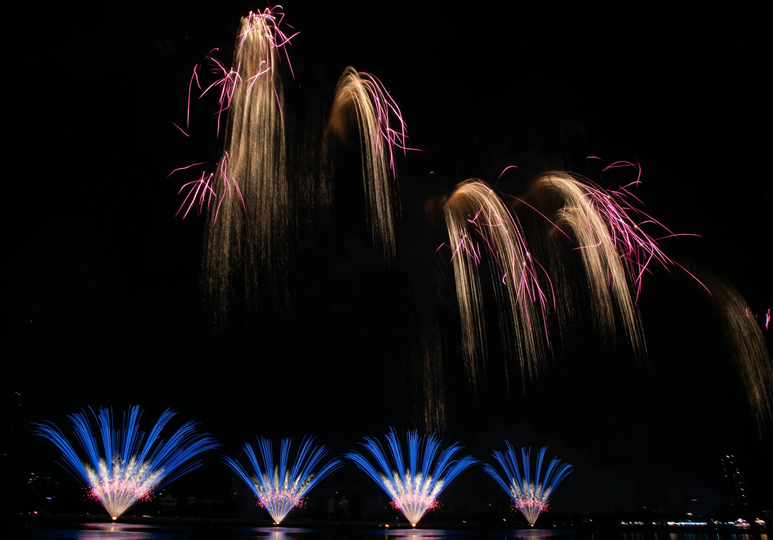 Da Nang Fireworks Festival Dazzles on Opening Night