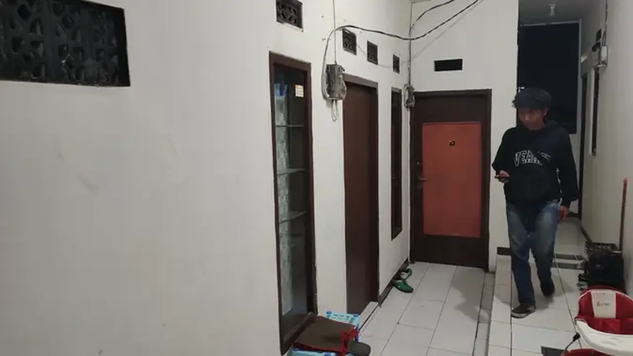 Densus 88 Raids Bandung Home, Seizes Mobile Phones and Liquids