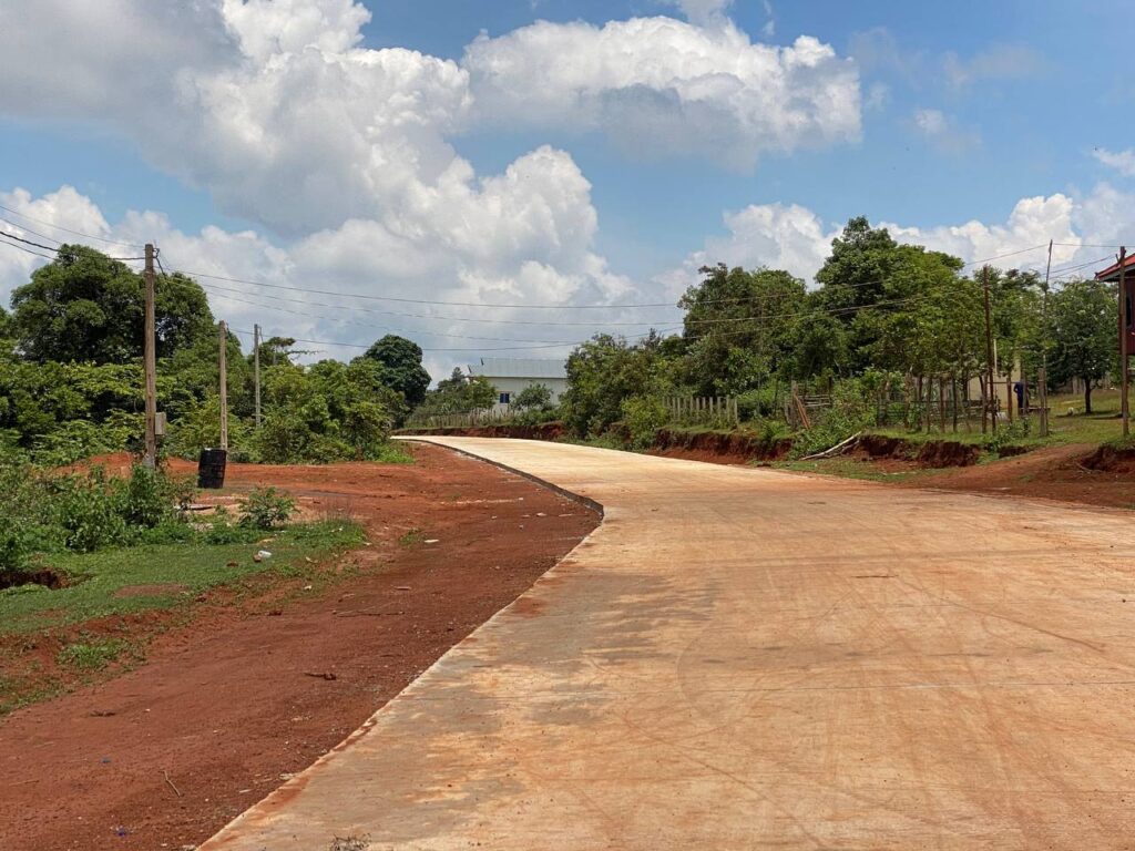 カンボジア・モンドルキリ州に新コンクリート道路が開通、地域経済と生活を改善