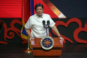 国政演説で改革推進を、議員らがマルコス大統領に要望