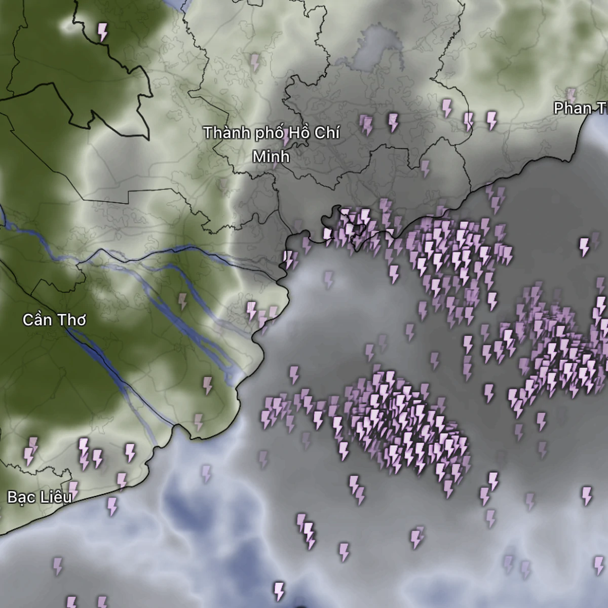 Ho Chi Minh City Braces for Heavy Rainfall as Dense Cumulonimbus Clouds Form Offshore