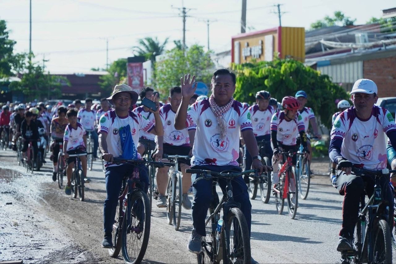 Cambodia Holds Charity Cycling Event to Save Children's Lives with 10,000 Riel Donations
