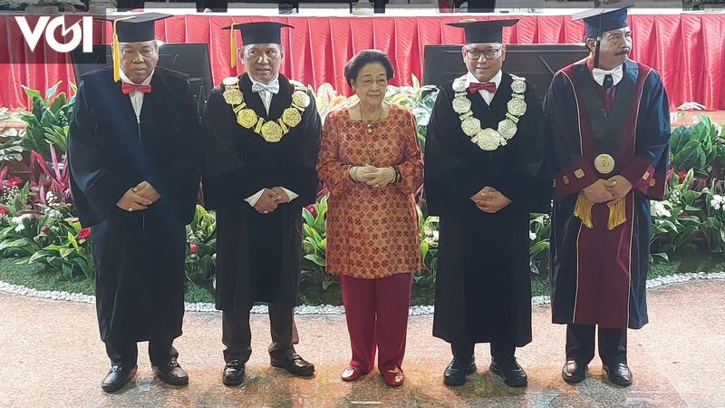 Former Constitutional Court Chief Justice Arief Hidayat Named Emeritus Professor at Borobudur University