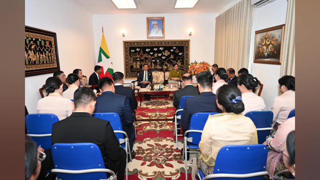 President U Min Aung Hlaing and wife meet families of embassy and military attaché’s office in Vietnam