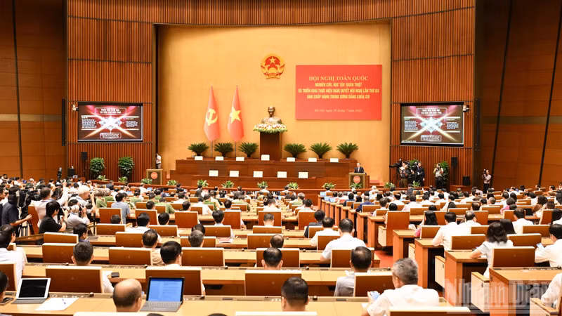 Vietnam Tackles Policy Implementation 'Bottlenecks' with Leader's Responsibility and Capability Key