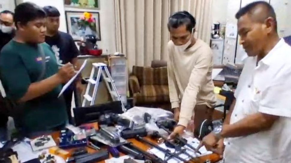 Firearms, Narcotics, Porn VCDs Found at South Jakarta School; DPR Member Demands Thorough Investigation