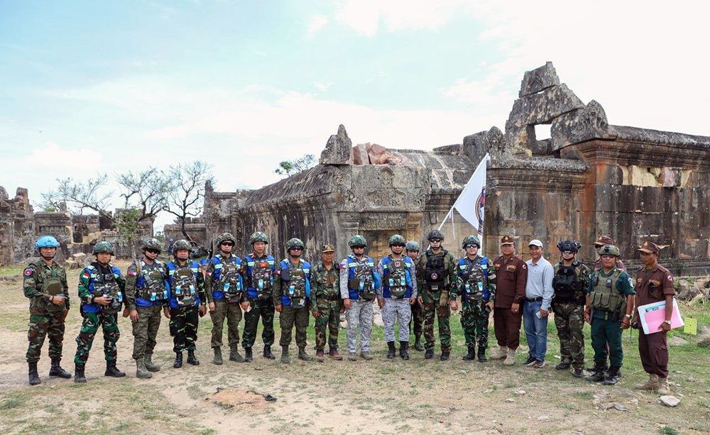 ASEAN監視団がプレアビヒア寺院の国境状況を初視察