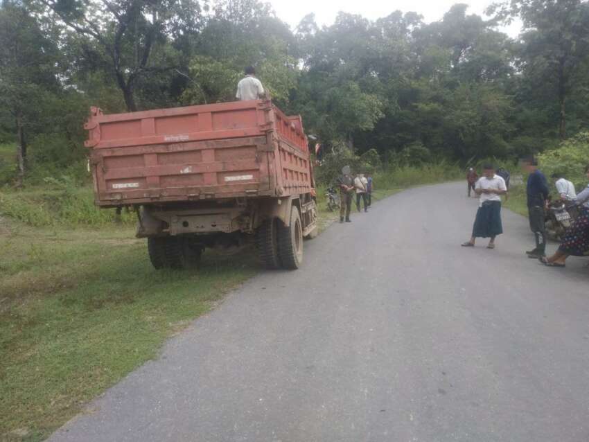 チン州カンペレ地区への軍部進攻阻止のためラウンシェー地区の3つの道路を封鎖