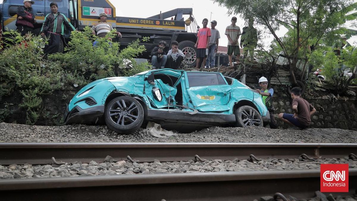 Police Expand Investigation into Bekasi Timur Train Collision Involving Electric Taxi