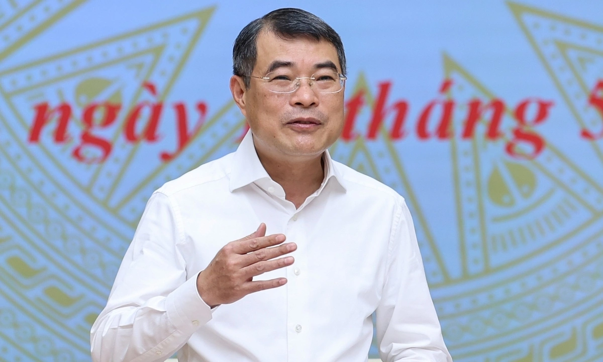 Vietnam PM Urges Strategic Tech Development, Warns Against Following Trends