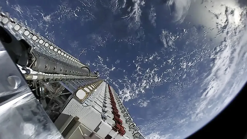 イーロン・マスク氏のStarlink、ベトナムで衛星インターネット提供開始