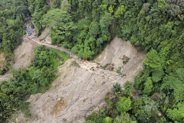 インドネシアで地滑りで9人死亡